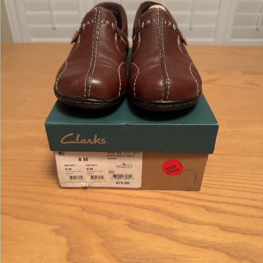 Men’s Clarks Brown Leather Loafers with Slip-On Design Size 8.0